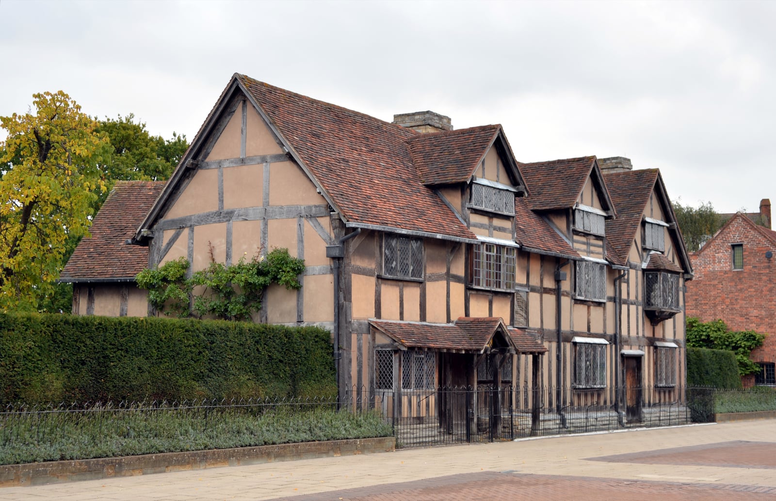 The Birthplace on Henley Street, Stratford-upon-Avon: the timber-framed main house and, at the left, the lower western cottage.