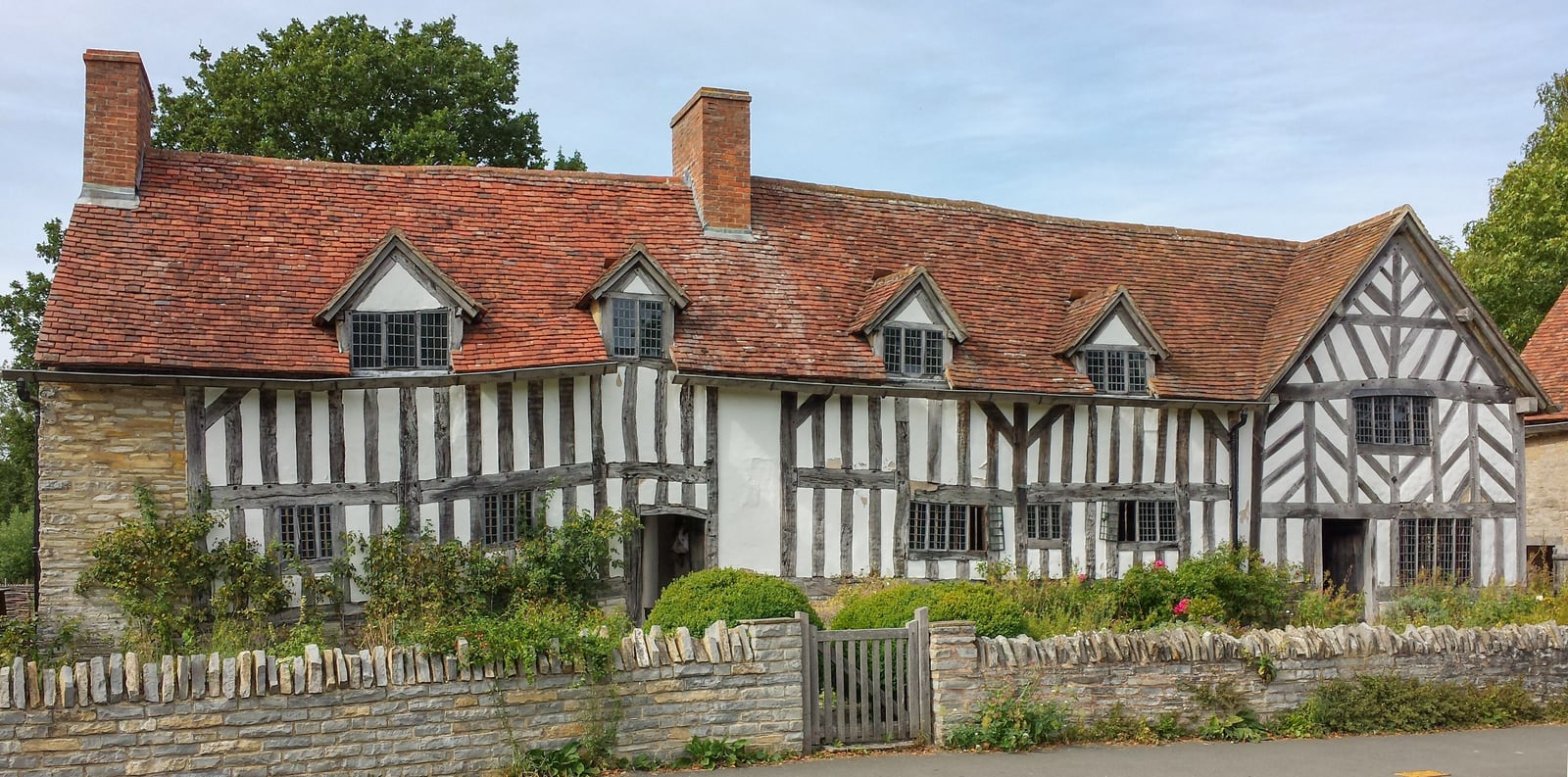 Palmer's Farm at Wilmcote, a long close-studded timber-framed sixteenth-century farmhouse.
